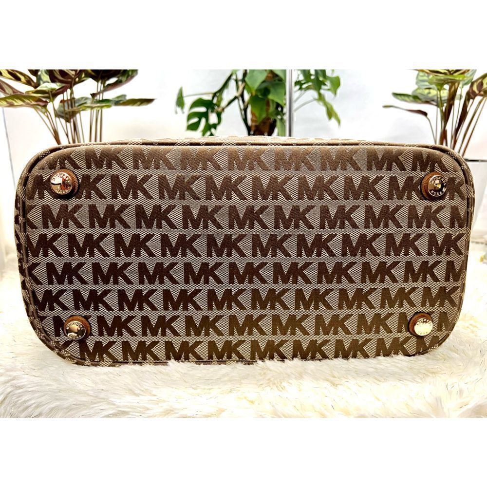🔥NWT! Michael Kors Jet Set Tote Pocket Handbag Msrp:$198.00 - Picture 4 of 6
